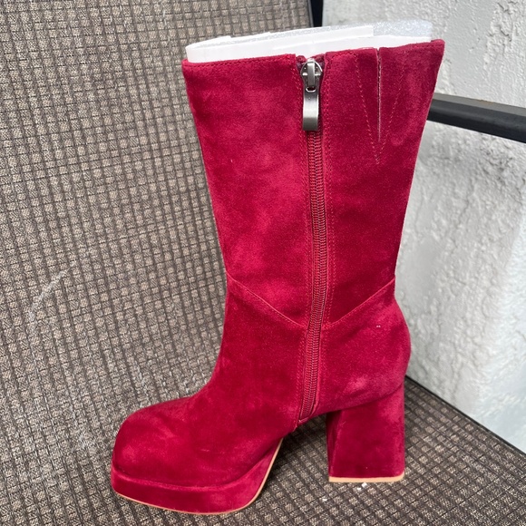 Boots - Picture 1 of 6